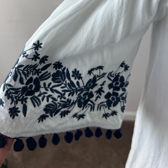 Show Me Your Mumu Boho Presley Embroidered Tunic White with Blue Flower Sz S - Picture 9 of 10